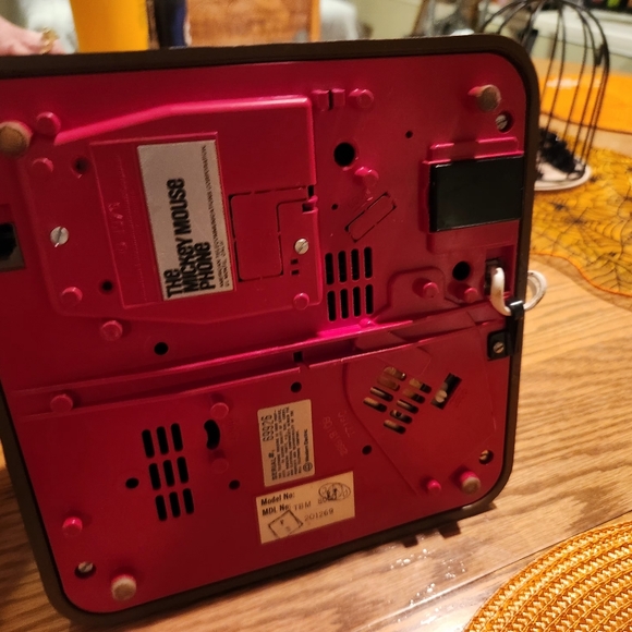 Mickey Mouse Vintage Telephone with Yellow Handset - Picture 7 of 7